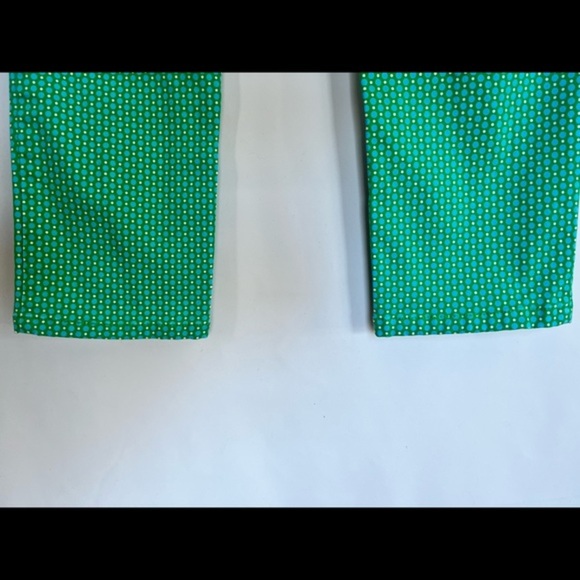 Cynthia Rowley Printed Green / White Stretch Capris with Gold Hardware Size 4 - Picture 8 of 9